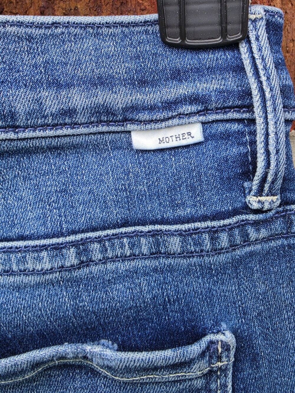 MOTHER The Weekender Fray Jeans Groovin 26 - Picture 15 of 16